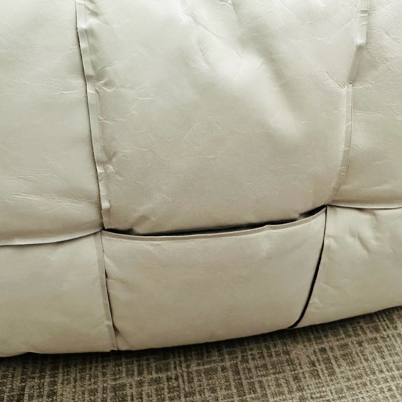 BOTTEGA VENETA PILLOW CLUTCH - Picture 3 of 8